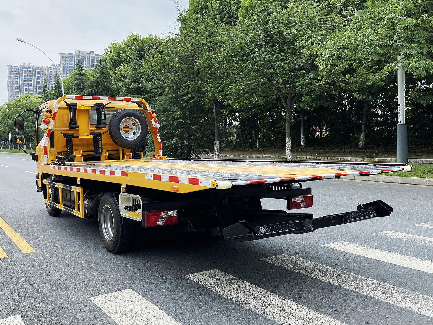 國六江鈴凱運藍(lán)牌一體板清障車