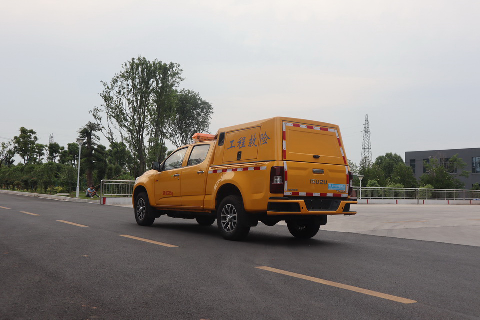 五十鈴皮卡救險(xiǎn)車(chē)