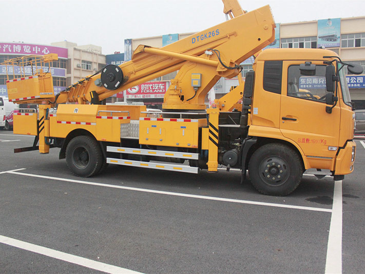 東風天錦26米高空作業(yè)車