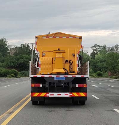 國六解放除雪車